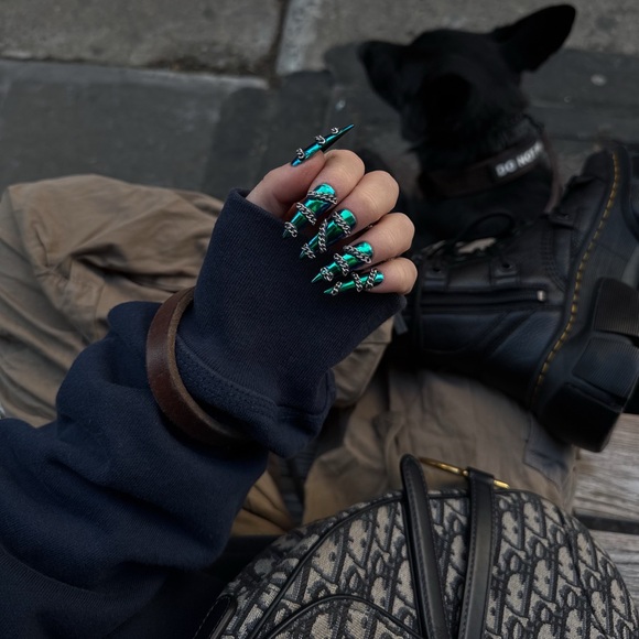 Follow me on Instagram @Talia.Henze - Picture 3 of 6